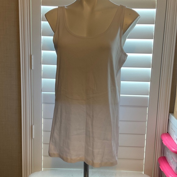 Time and Tru Classic White Tank Top - Picture 1 of 6